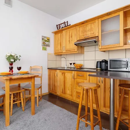 Bright With Balcony In By Renters